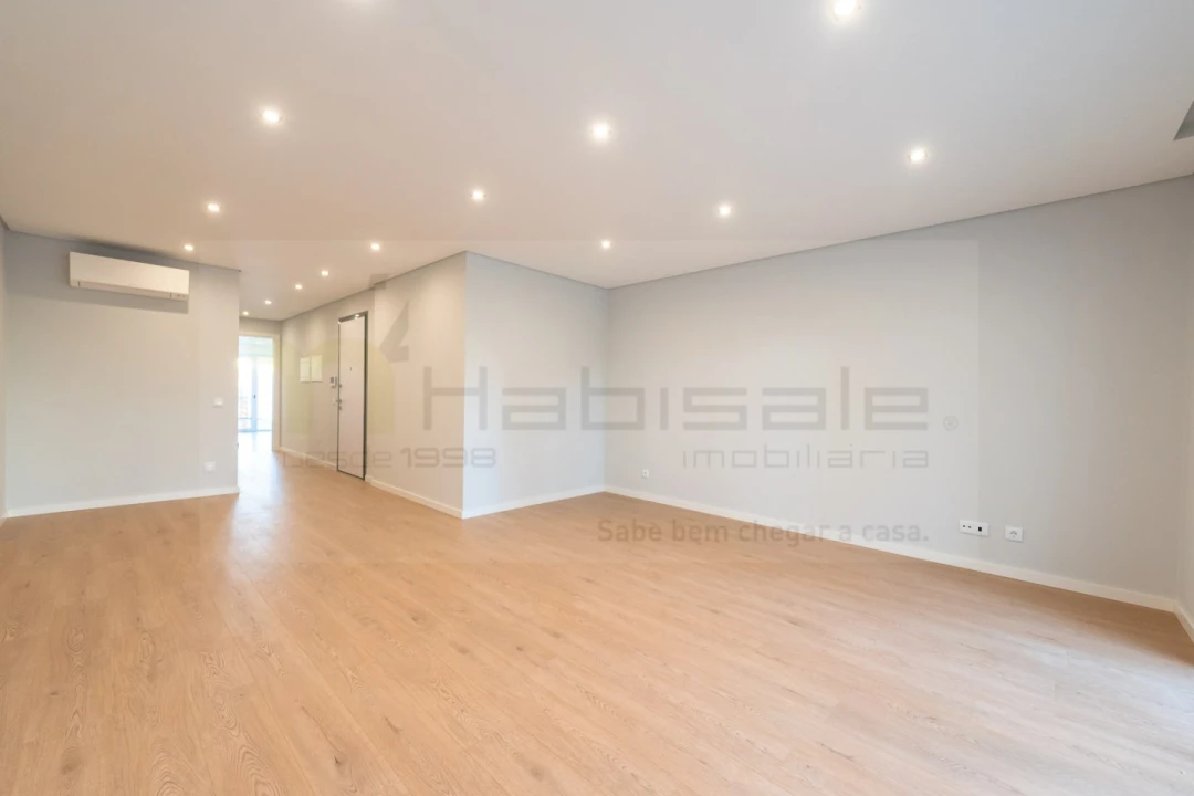 Apartamento T2 para Venda em Carcavelos e Parede Foto 3