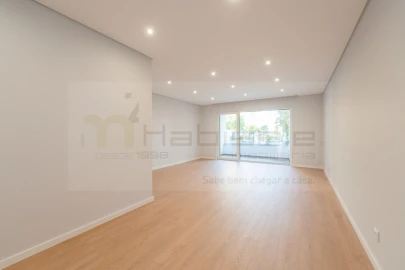Apartamento T2 para Venda em Carcavelos e Parede