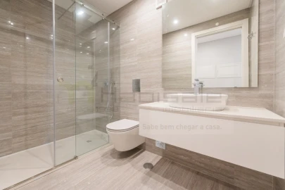 Apartamento T2 para Venda em Carcavelos e Parede