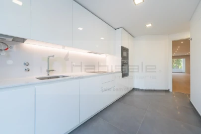 Apartamento T2 para Venda em Carcavelos e Parede