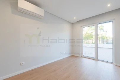 Apartamento T2 para Venda em Carcavelos e Parede