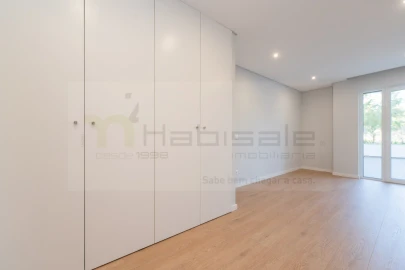 Apartamento T2 para Venda em Carcavelos e Parede