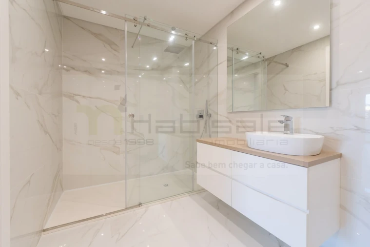 Apartamento T2 para Venda em Carcavelos e Parede Foto 17