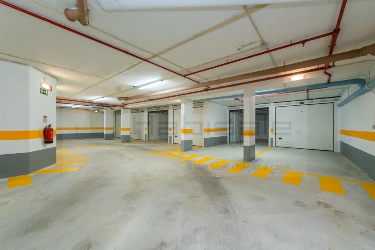 Apartamento T2 para Venda em Carcavelos e Parede Foto 18