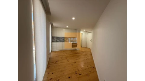 Apartamento T1 para Arrendamento em Cedofeita, Santo Ildefonso, Sé, Miragaia, São Nicolau e Vitória