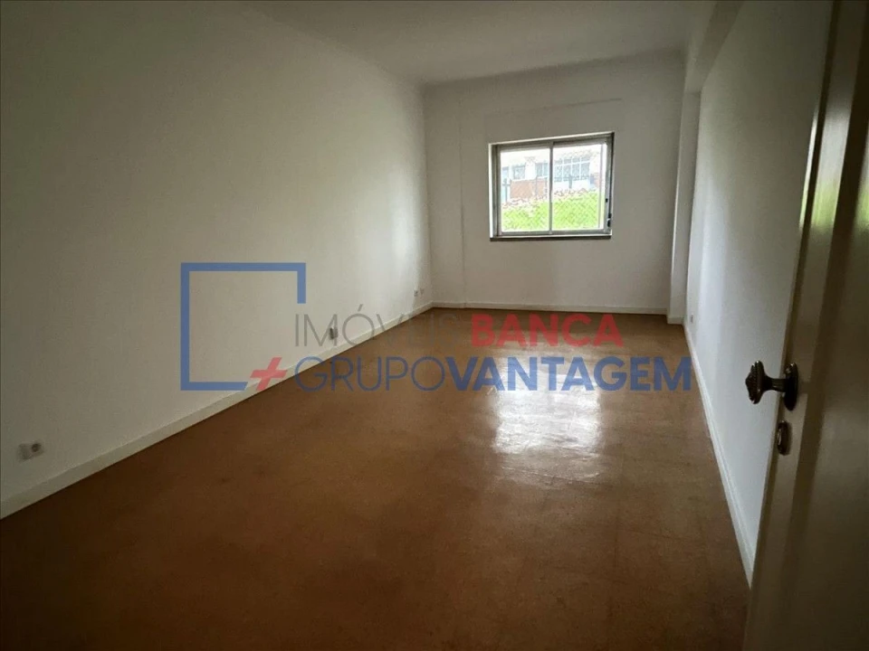 Apartamento T2 para Venda em Agualva e Mira-Sintra Foto 6