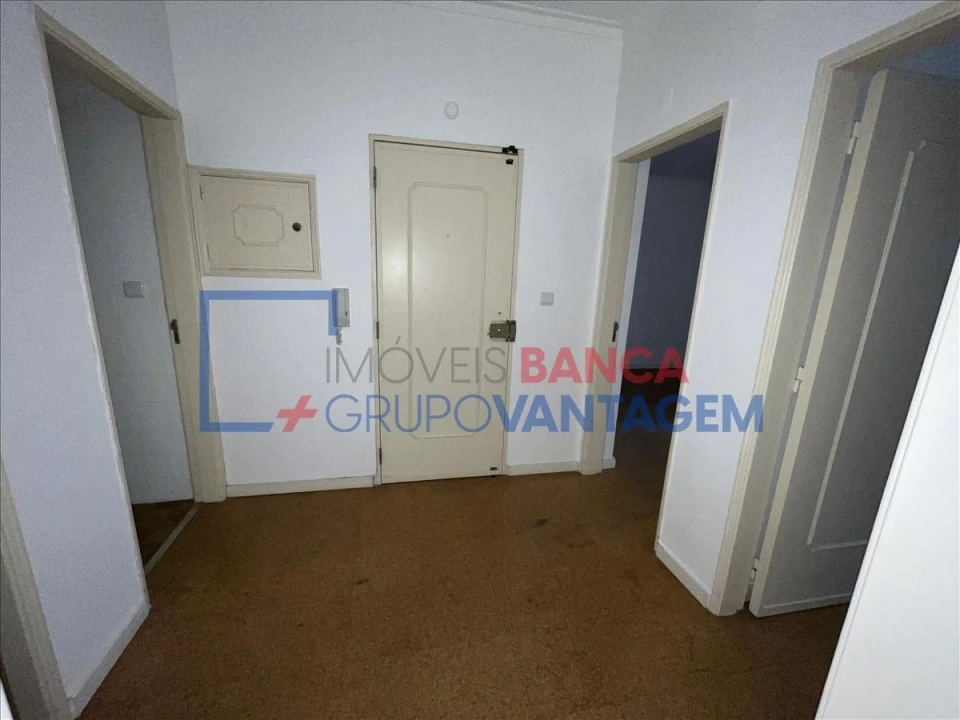 Apartamento T2 para Venda em Agualva e Mira-Sintra Foto 11
