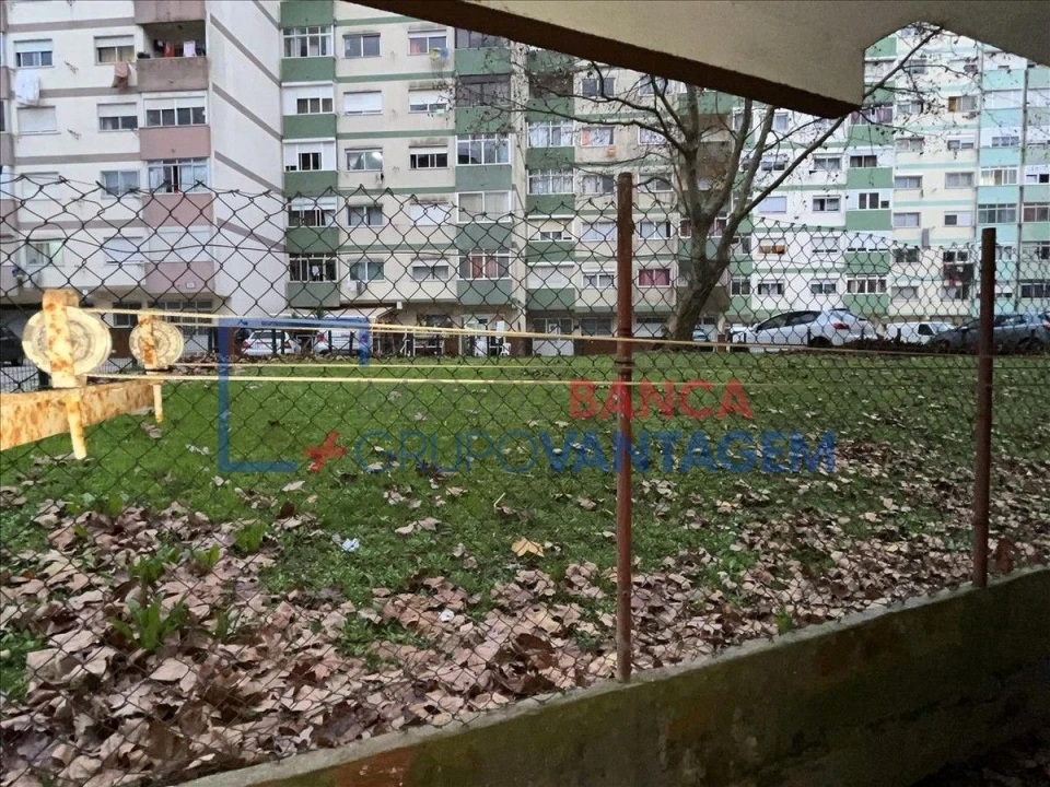 Apartamento T2 para Venda em Agualva e Mira-Sintra Foto 14
