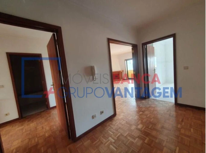 Apartamento T2 para Venda em Paço de Sousa Foto 3