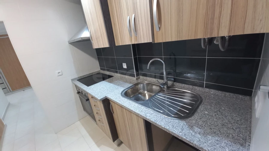 Apartamento T2 para Arrendamento em Benfica Foto 9