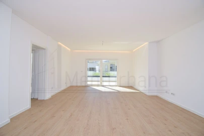 Apartamento T3 para Venda em Carcavelos e Parede