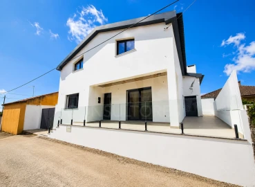 Moradia T3 para Venda em Atouguia da Baleia