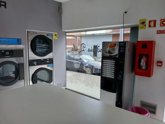 Negócio para Venda em Vilar de Andorinho Foto 2