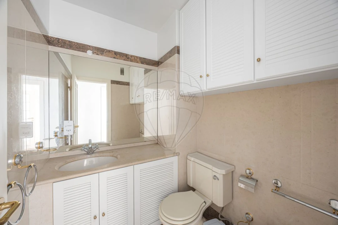 Apartamento T4 para Arrendamento em Santa Maria, São Pedro e Matacães Foto 27