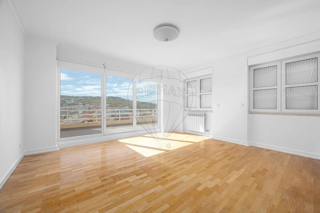 Apartamento T4 para Arrendamento em Santa Maria, São Pedro e Matacães Foto 12