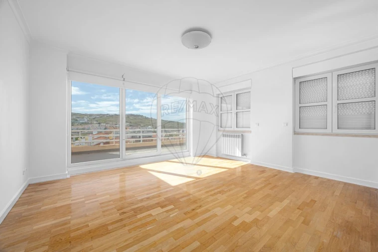 Apartamento T4 para Arrendamento em Santa Maria, São Pedro e Matacães Foto 12