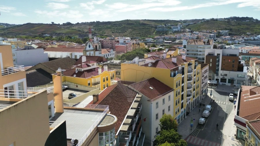 Apartamento T4 para Arrendamento em Santa Maria, São Pedro e Matacães Foto 3