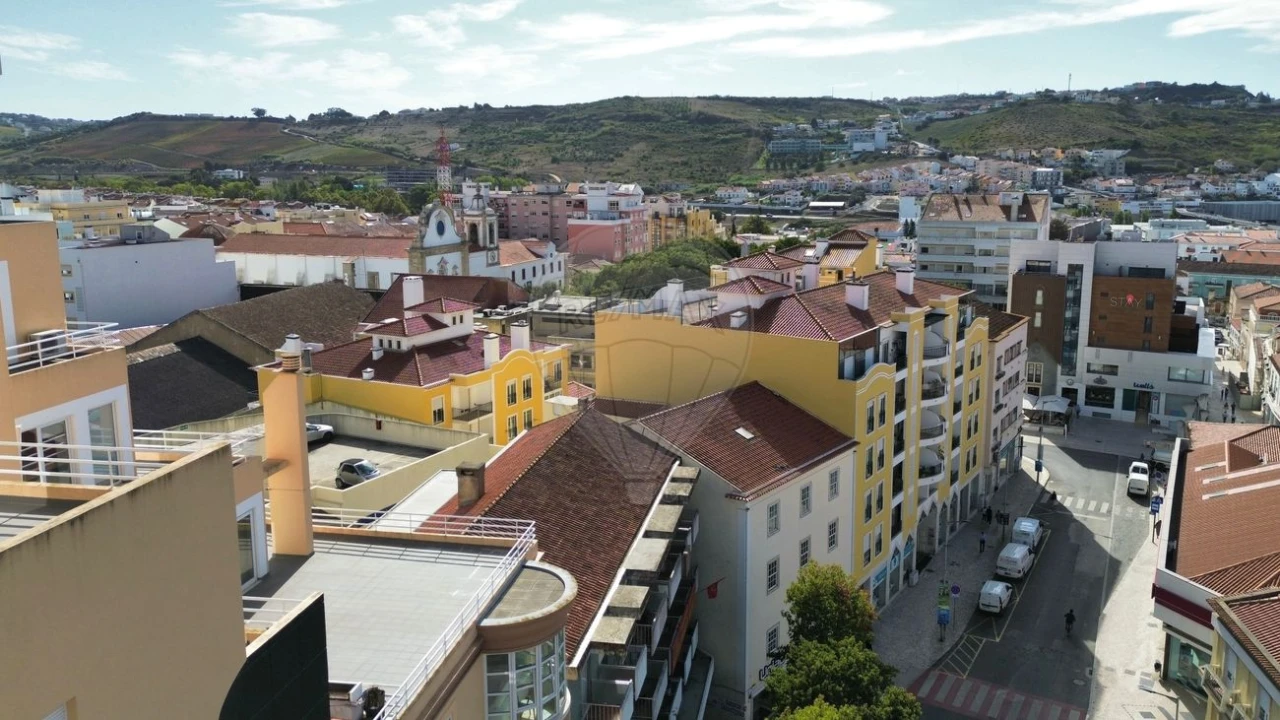 Apartamento T4 para Arrendamento em Santa Maria, São Pedro e Matacães Foto 3