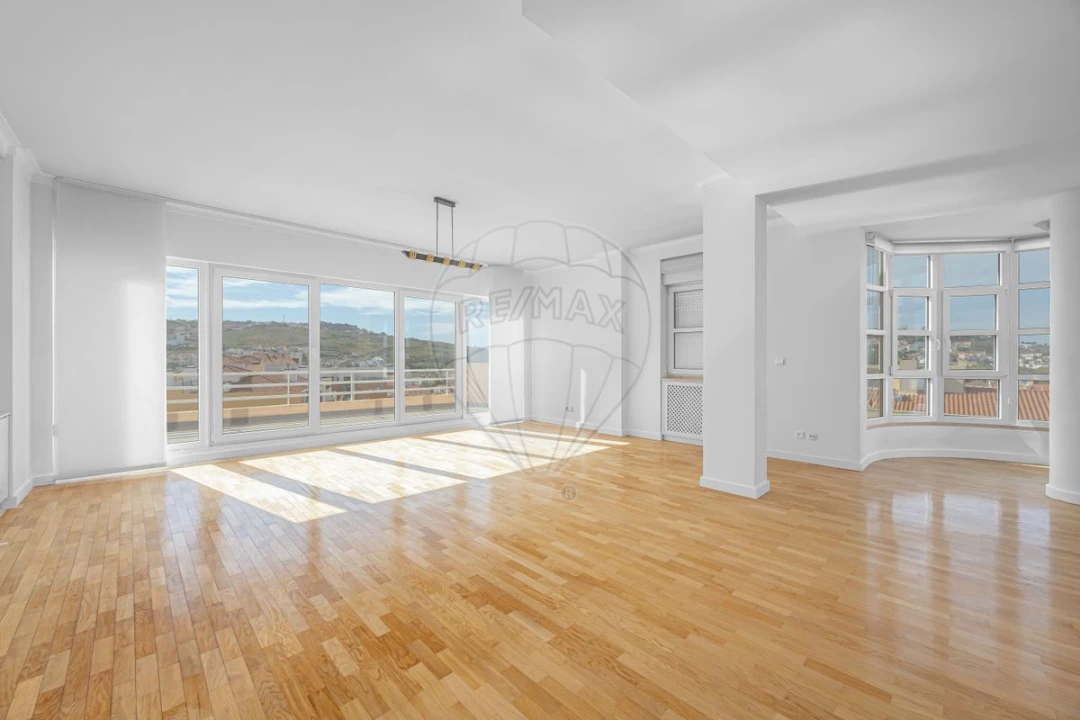 Apartamento T4 para Arrendamento em Santa Maria, São Pedro e Matacães Foto 4