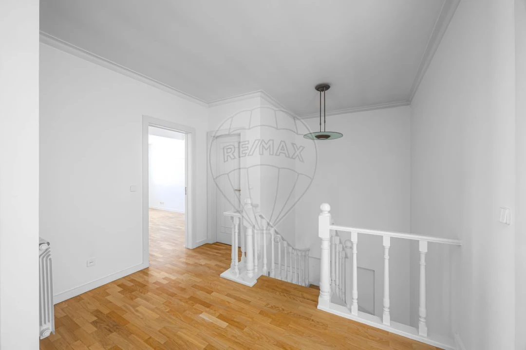 Apartamento T4 para Arrendamento em Santa Maria, São Pedro e Matacães Foto 9