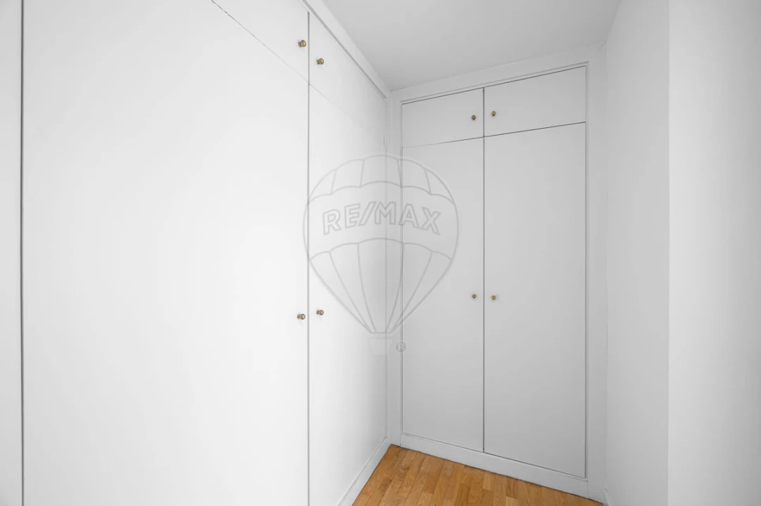 Apartamento T4 para Arrendamento em Santa Maria, São Pedro e Matacães Foto 17