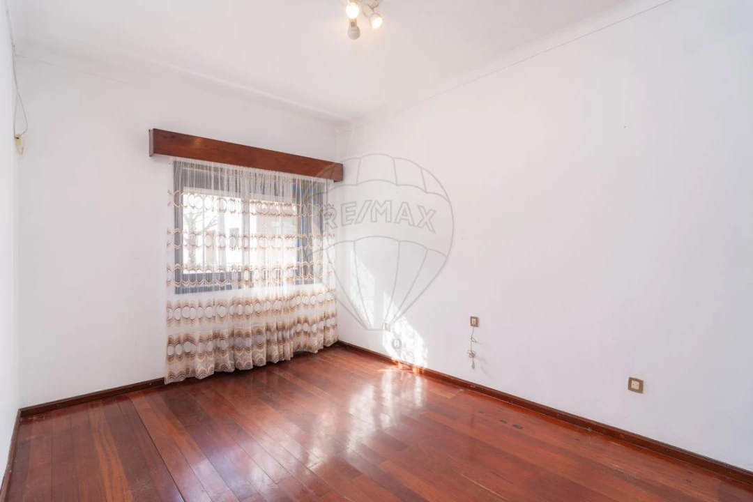 Moradia T4 para Venda em Oliveirinha Foto 13