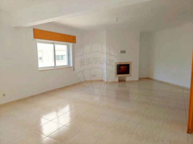 Apartamento T3 para Venda em Azambuja Foto 2