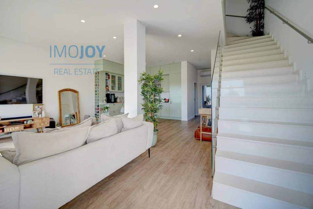 Moradia T4 para Arrendamento em Encarnação Foto 5