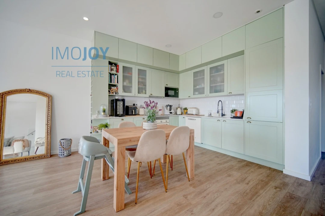 Moradia T4 para Arrendamento em Encarnação Foto 7