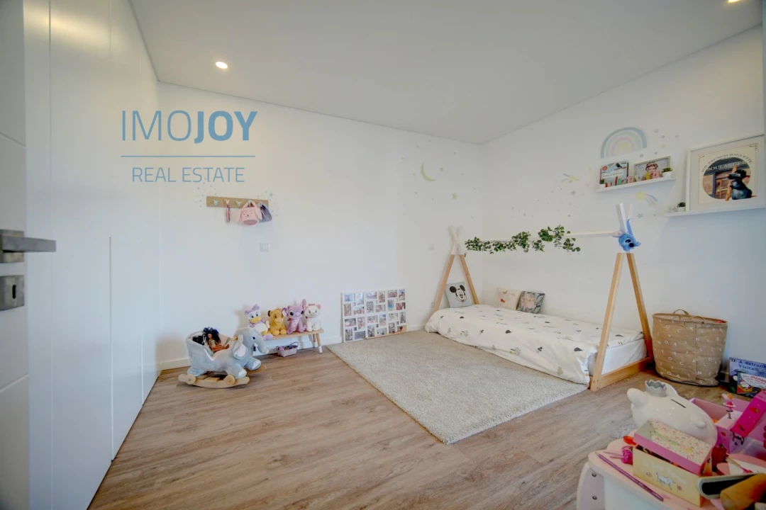 Moradia T4 para Arrendamento em Encarnação Foto 16