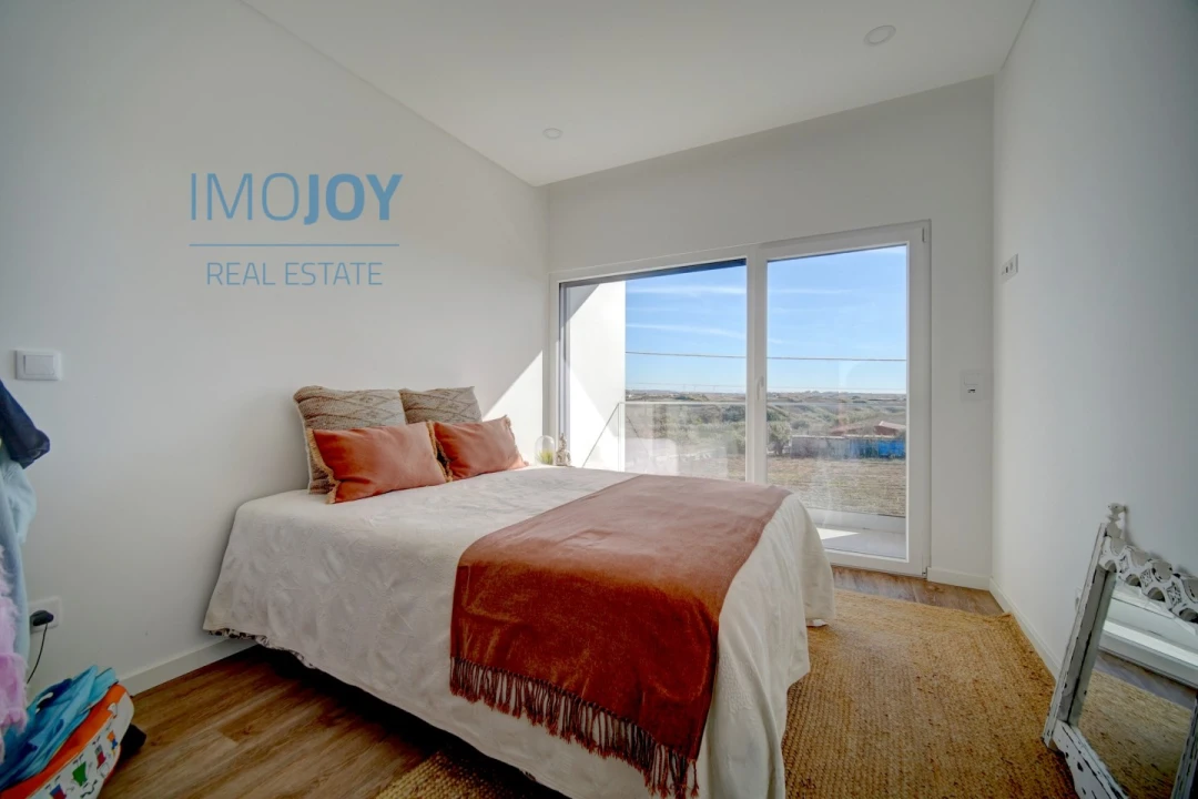 Moradia T4 para Arrendamento em Encarnação Foto 17