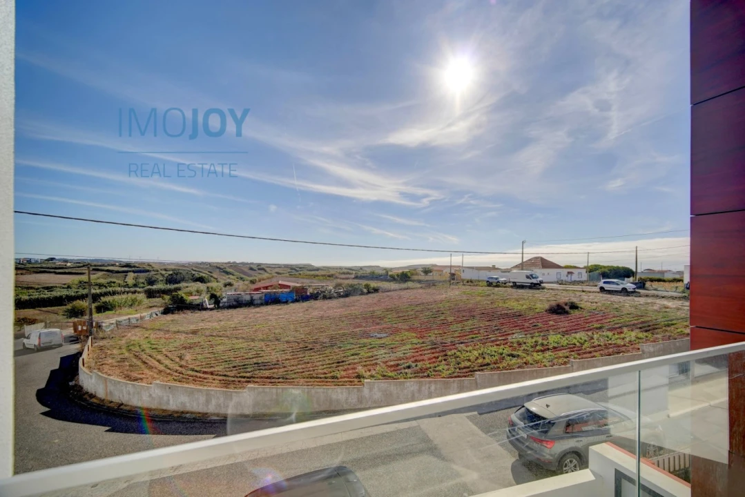 Moradia T4 para Arrendamento em Encarnação Foto 18