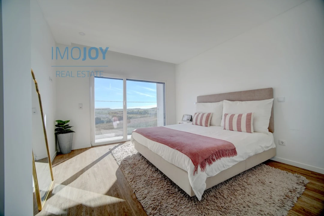 Moradia T4 para Arrendamento em Encarnação Foto 21