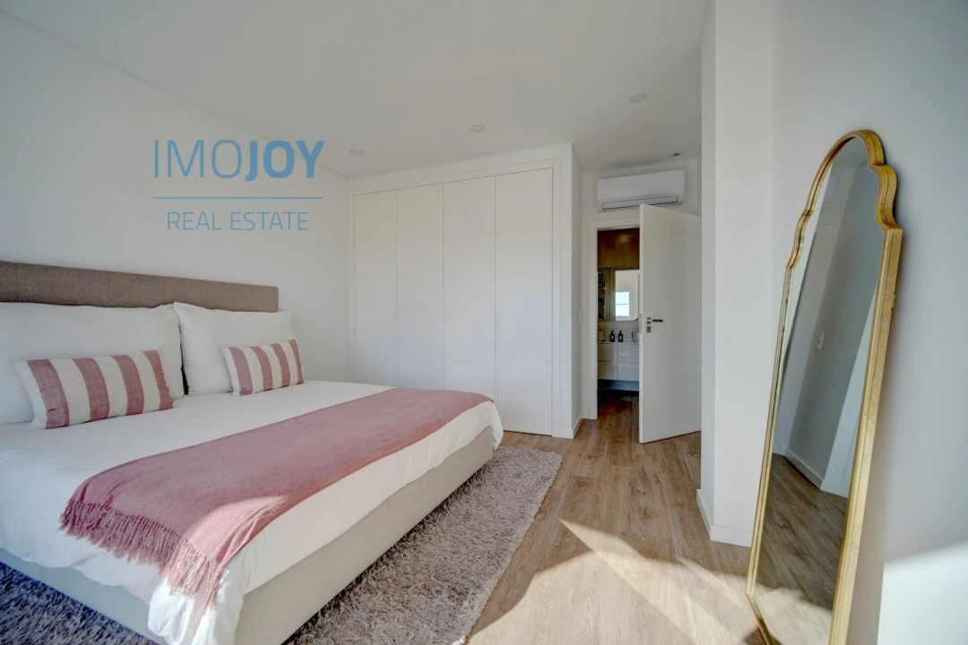 Moradia T4 para Arrendamento em Encarnação Foto 22