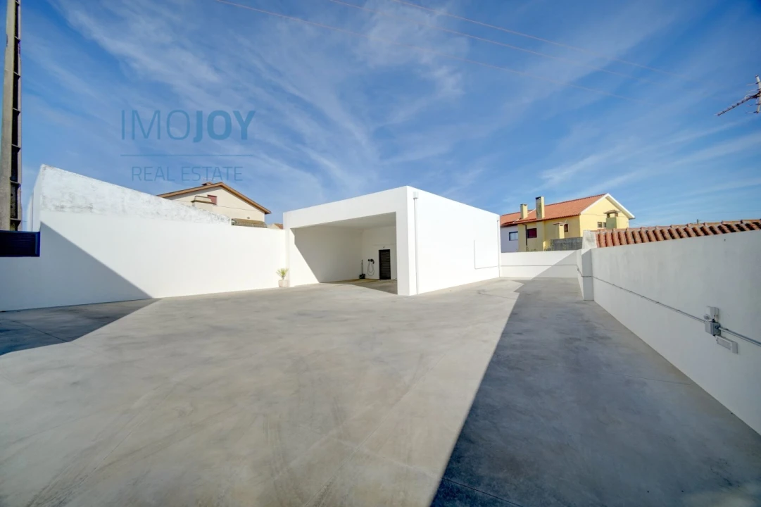 Moradia T4 para Arrendamento em Encarnação Foto 28