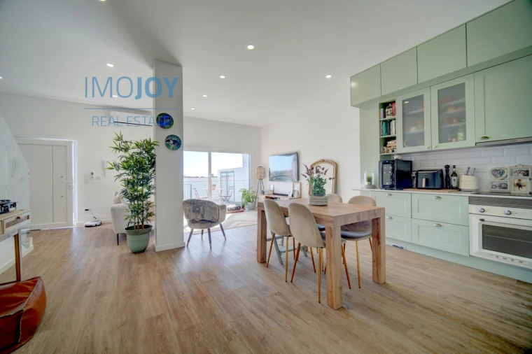 Moradia T4 para Arrendamento em Encarnação Foto 3