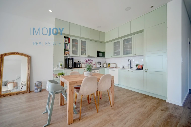 Moradia T4 para Arrendamento em Encarnação Foto 7