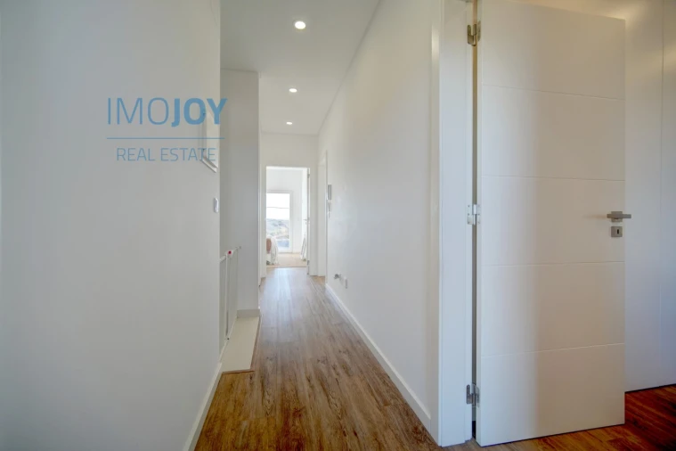 Moradia T4 para Arrendamento em Encarnação Foto 14