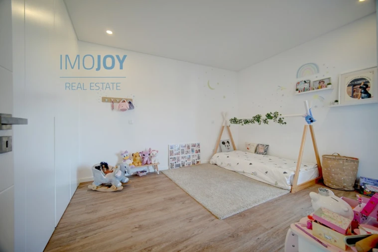 Moradia T4 para Arrendamento em Encarnação Foto 16