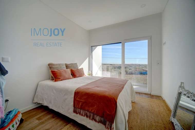 Moradia T4 para Arrendamento em Encarnação Foto 17