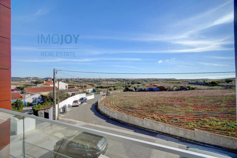 Moradia T4 para Arrendamento em Encarnação Foto 19