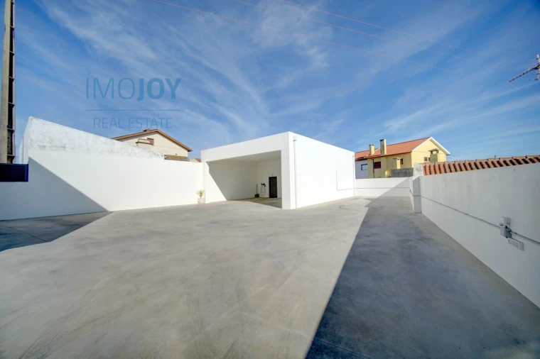 Moradia T4 para Arrendamento em Encarnação Foto 28