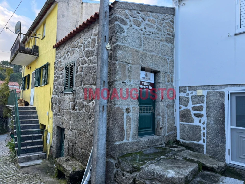 Moradia T1 para Venda em Prados Foto 1