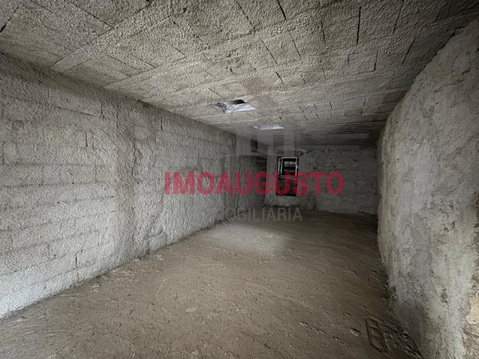 Moradia T1 para Venda em Prados Foto 3