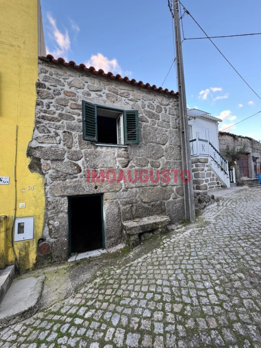 Moradia T1 para Venda em Prados Foto 2