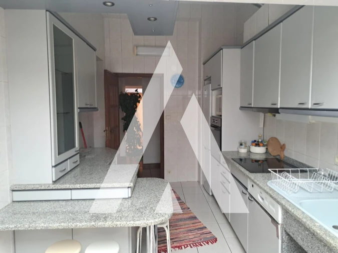 Apartamento T3 para Arrendamento em Glória e Vera Cruz