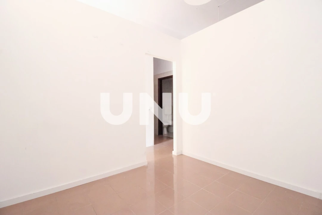 Loja para Arrendamento em Alenquer (Santo Estêvão e Triana) Foto 8