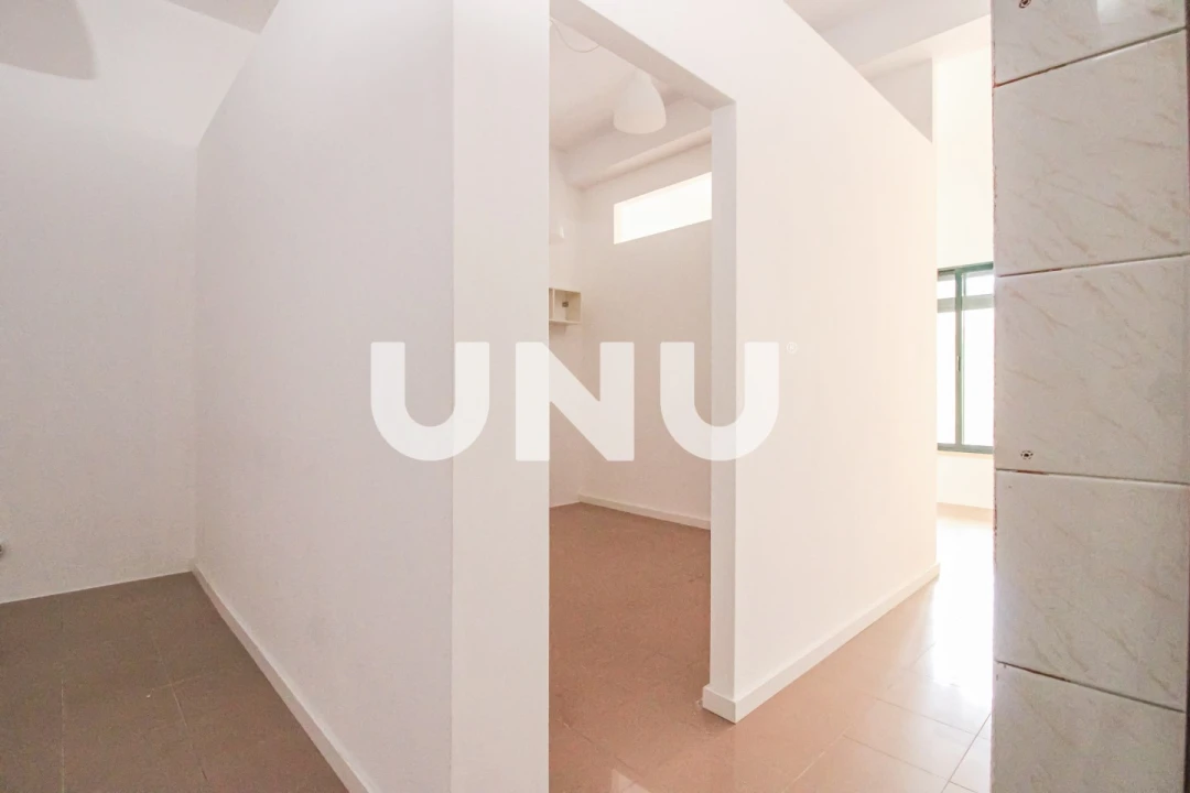 Loja para Arrendamento em Alenquer (Santo Estêvão e Triana) Foto 10