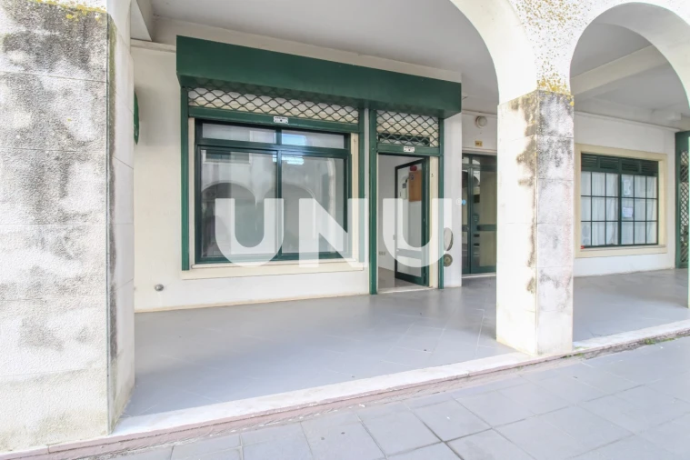 Loja para Arrendamento em Alenquer (Santo Estêvão e Triana) Foto 2