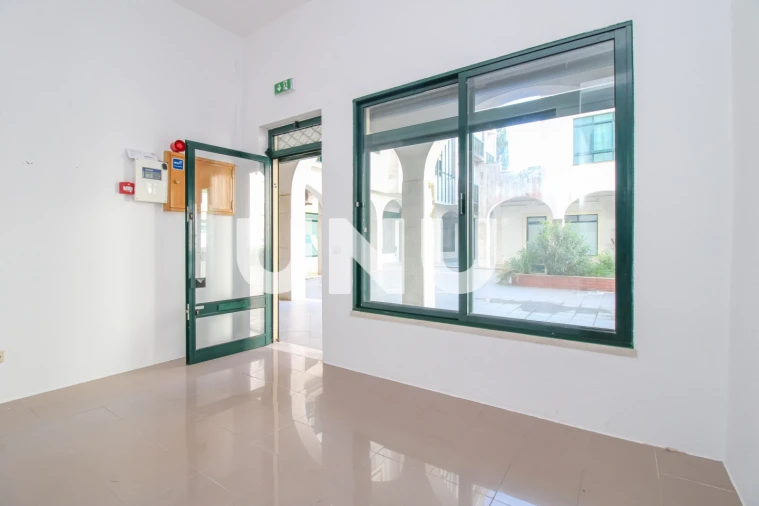 Loja para Arrendamento em Alenquer (Santo Estêvão e Triana) Foto 5